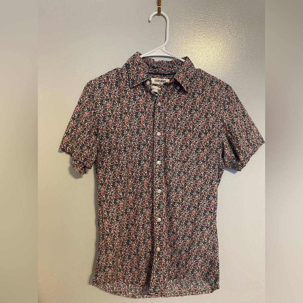 Men’s short sleeve button up XS